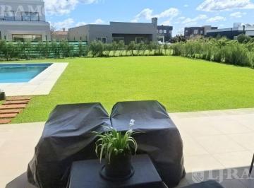 Casa · 234m² · 5 Ambientes · 2 Cocheras · Casa en Puertos del Lago