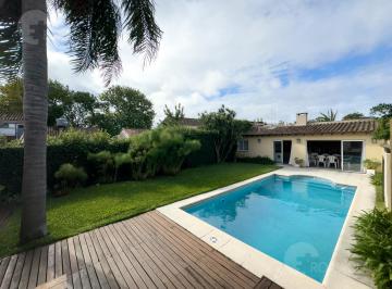 Casa · 231m² · 7 Ambientes · 2 Cocheras · Venta Casa San Isidro 7 Ambientes con Pileta Quincho y 2 Cocheras