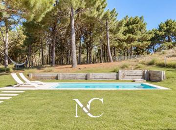 Casa · 133m² · 4 Ambientes · 2 Cocheras · Casa en Venta en Costa Esmeralda con Fondo Libre y Piscina