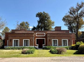 Casa de 6 ambientes, Luján · Implecable Propiedad
