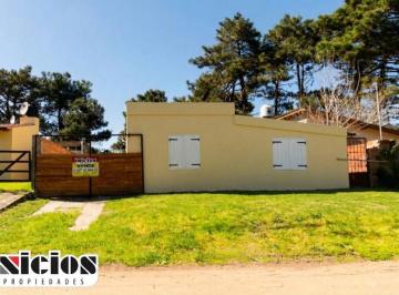Casa de 2 ambientes, Mar de Ajó · 2 Chalets y un Local en Block - C1108