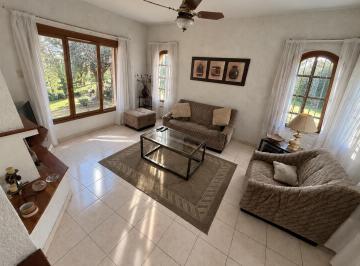 Casa de 5 ambientes, Luján · Ubicación Central
