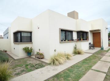 Ingreso Vivienda · Importante Propiedad con Casa, Quincho, Pileta y Amplio Terreno – Pérez