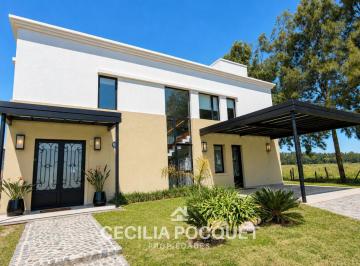 Casa · 300m² · 5 Ambientes · 2 Cocheras · Casa en Venta El Rebenque Canning