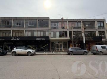 Oficina comercial · 68m² · 5 Ambientes · En Venta Oficina 70 m² - Frente a La Plaza - Cipolletti Centro