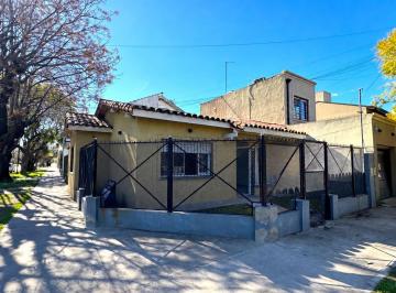Casa · 90m² · 3 Ambientes · 1 Cochera · Casa en Venta en Marmol