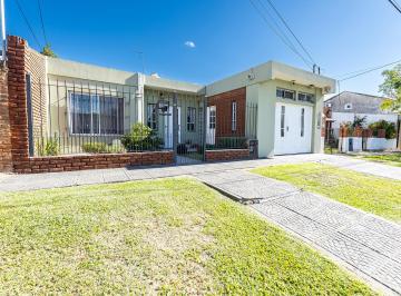 Casa de 4 ambientes, Merlo · Casa con Pileta, Quincho y Cochera Para 2 Autos | Apta Crédito | Dueño Directo