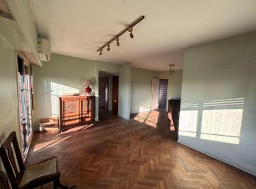 Departamento · 102m² · 4 Ambientes · 1 Cochera · Venta Piso Alto 4 Amb Cochera Belgrano a Reciclar