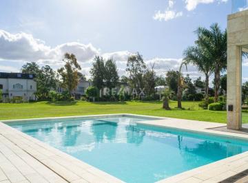 Casa · 357m² · 7 Ambientes · 4 Cocheras · Casa en Alquiler en Saint Thomas Oeste Canning