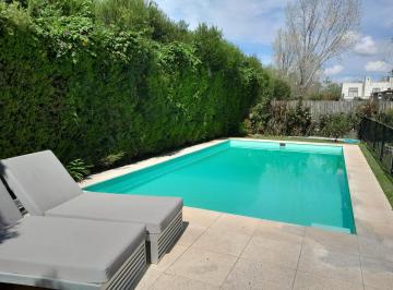 Casa · 250m² · 4 Ambientes · Casa en Alquiler de Verano, en Santa Bárbara, 4 Dorm., Lote Interno 27 Dic 31 Ene 27