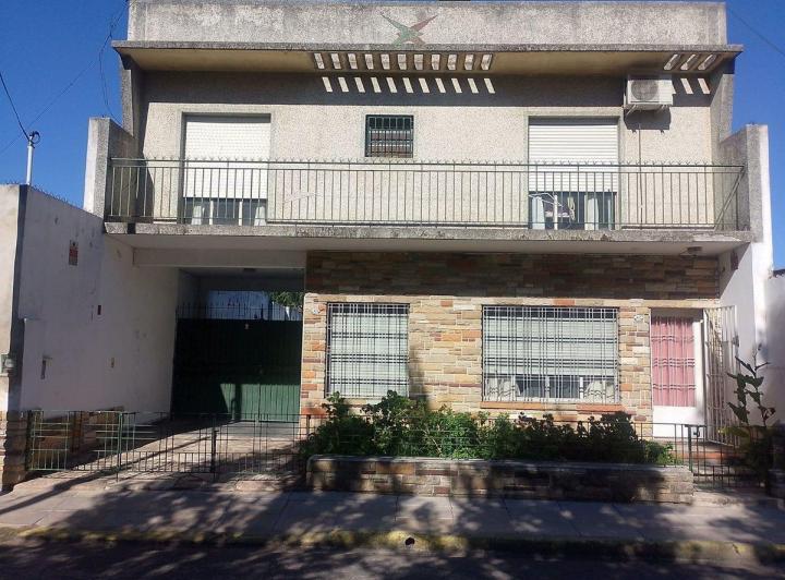 Casa · 195m² · 3 Ambientes · 3 Cocheras
