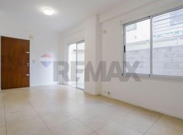 Departamento · 50m² · 2 Ambientes · 1 Cochera · Venta Depto 2 Amb Patio y Cochera Fija Villa Luro