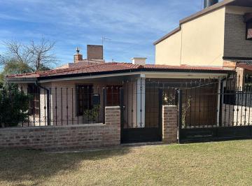 Casa · 240m² · 6 Ambientes · 1 Cochera · Venta Casa 3 Dorm. – Unquillo, Córdoba
