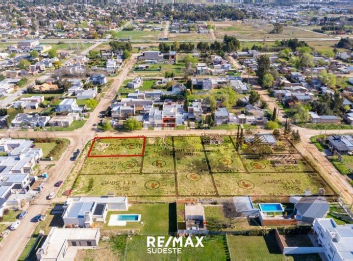 Terreno · 678m²