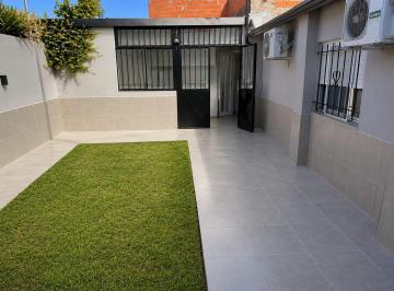 Casa · 91m² · 3 Ambientes · 1 Cochera · Venta Casa 2 Dormi y Cochera Prado Español Sn