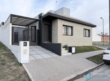 Casa · 100m² · 4 Ambientes · 2 Cocheras · Dúplex Amoblado de 2 Dorm. en Alquiler en Rincones de Manantiales