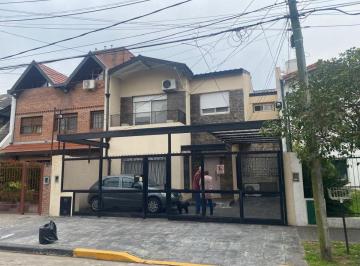 Casa de 5 ambientes, Vicente López · Impecable y Cómodo Chalet de 5 Ambientes, Pisos Parquet, Seguridad, Puerta Blindada
