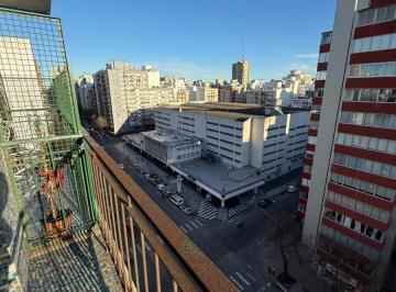 Departamento · 29m² · 1 Ambiente · Departamento 1 Ambiente Desplazado con Balcón a La Calle Vista Panorámica a Av Colón - Plaza Mitre