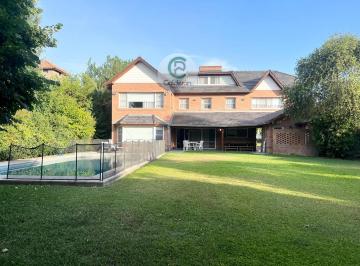 Casa · 350m² · 6 Ambientes · Casa en Alquiler Diciembre Barrio Campos de Álvarez