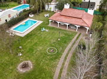 Quinta vacacional · 140m² · 3 Ambientes · 1 Cochera · Quinta en Barrio Brigadier López