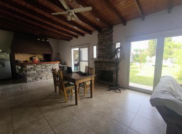 Casa · 127m² · 6 Ambientes · 1 Cochera · Casa 4 Dorm. con Pileta en Venta - Ricardone