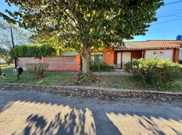 Casa de 3 ambientes, Miramar · Chalet 3 Amb con Parque y Garaje, Entorno Residencial y Tranquilo a 5 Cuadras del Mar y Peatonal.