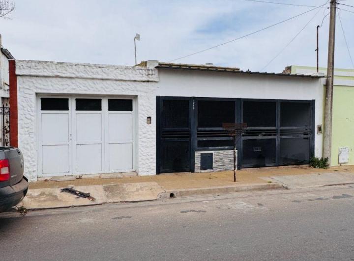 Casa · 1m² · 5 Ambientes · 2 Cocheras