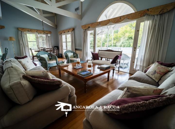 Casa · 460m² · 2 Cocheras