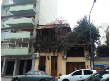 Casa · 282m² · 8 Ambientes · 1 Cochera · Venta. Permuta. Casa. 11 Ambientes. 432 m². Saavedra 1000.