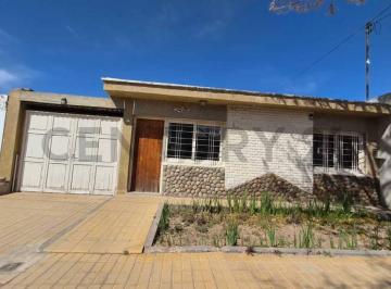 Casa · 120m² · 4 Ambientes · 1 Cochera · Century 21 Alquila Casa en Carrodilla - Lujan de Cuyo