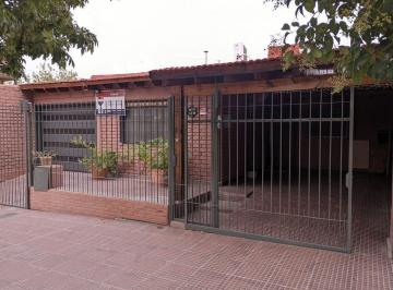 Casa · 109m² · 4 Ambientes · 2 Cocheras · Venta Casa 2 Dorm. Godoy Cruz