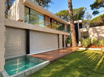 Casa · 308m² · 4 Ambientes · 2 Cocheras · Casa Carilo Pleno Centro