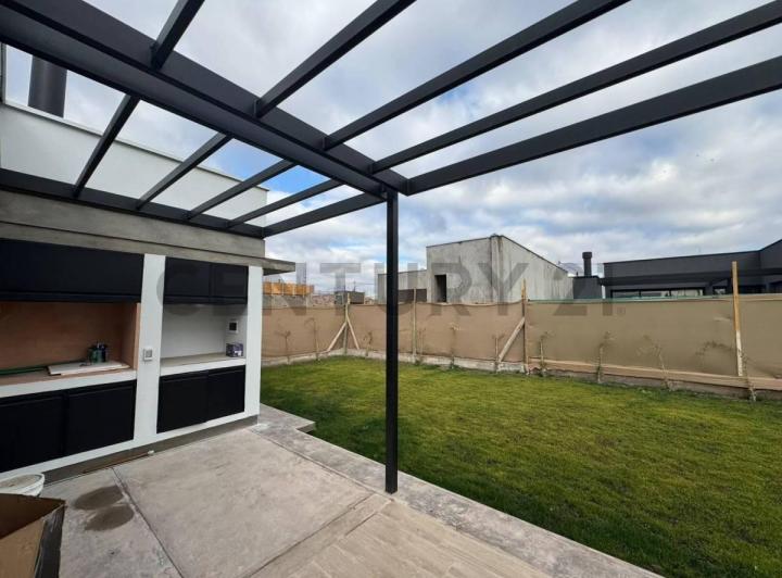 Casa · 105m² · 4 Ambientes · 1 Cochera