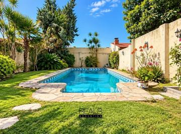 Casa · 300m² · 5 Ambientes · 1 Cochera · Casa en Dos Plantas en La Exclusiva Zona de Lomas de Nuñez
