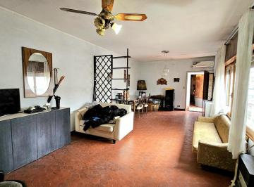 Casa · 204m² · 7 Ambientes · Arquimedes Al 2348 - Pompeya - Casa de Dos Plantas Para Refaccionar
