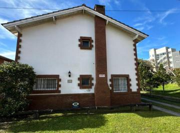 Casa de 3 ambientes, Valeria del Mar · Complejo Turístico a 20 m del Mar – 3 Dúplex + Casa – Pileta y Servicios