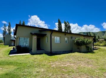 Casa Venta de 4 ambientes · Venta Casa en Tafi del Valle / Barrio Las Nubes
