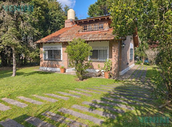 Casa · 120m² · 4 Ambientes · 8 Cocheras