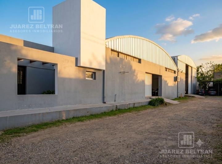 Bodega-Galpón · 311m² · 5 Ambientes · 2 Cocheras