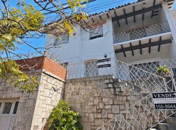 Casa de 8 ambientes, Córdoba · Casa de 278 m² con 4 Dorm. y Escritorio - en Venta - en Cofico.
