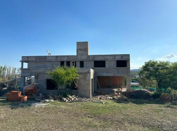 Casa · 310m² · 3 Dormitorios · 3 Cocheras · Casa en Venta a Terminar La Arbolada Malagueño