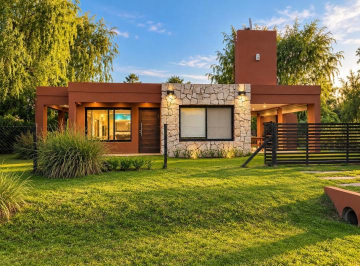 Casa · 75m² · 3 Ambientes · 3 Cocheras
