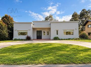 Casa · 179m² · 4 Ambientes · Casa en Venta en Barrio Rumencó