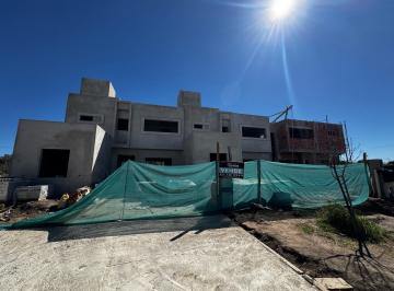 Casa · 190m² · 4 Dormitorios · 2 Cocheras · Casa - Claros Village