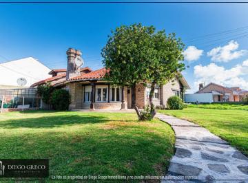Casa · 168m² · 5 Ambientes · 1 Cochera · Chalet Marplatense Original