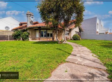 Casa · 168m² · 5 Ambientes · 1 Cochera · Chalet Marplatense Original