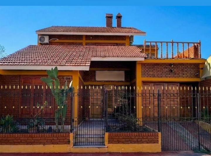 Casa · 220m² · 13 Ambientes · 1 Cochera