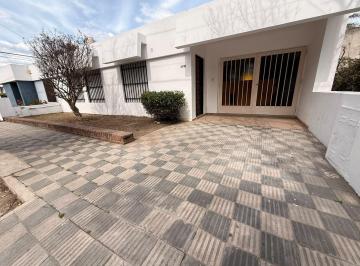 PH · 105m² · 4 Ambientes · 1 Cochera · Venta Casa 3 Dorm. C/patio Bº Alto Verde Cba
