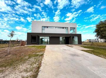 Casa · 178m² · 5 Ambientes · Casa Venta a La Laguna a Estrenar, San Sebastian