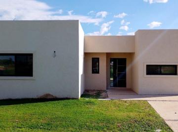 Casa · 86m² · 3 Ambientes · 1 Cochera · Venta Casa 3 Amb. en Pozo B° San Sebastián Pilar
